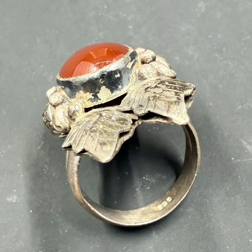 Vintage Sterling Silver 925 Ring w/ Red Carnelian Cabochon & Leaf Detail Size‎ 8